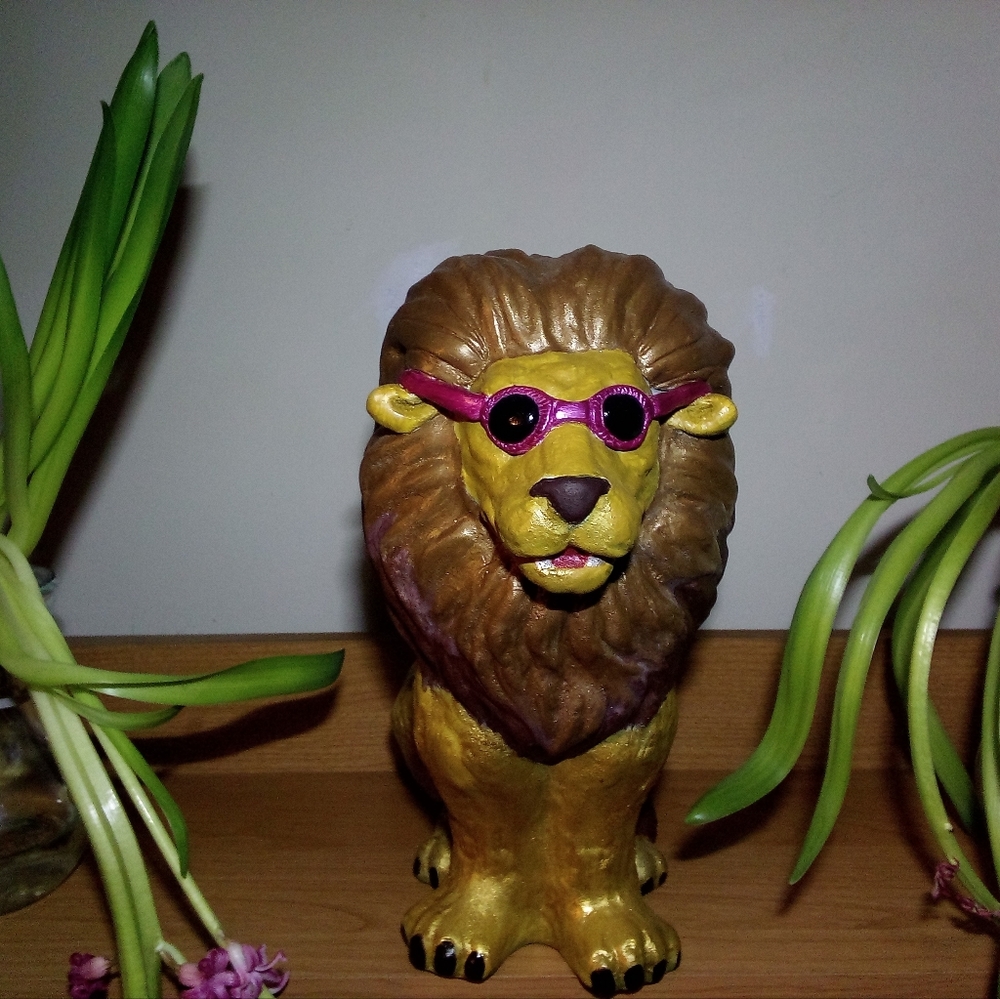 Lion Statue - Picture 2 of 6